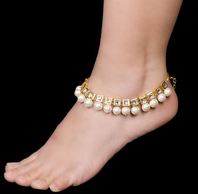 Kundan tradizionale e cavigliere di perle
