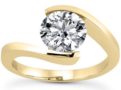 Anello di fidanzamento con diamante singolo in oro