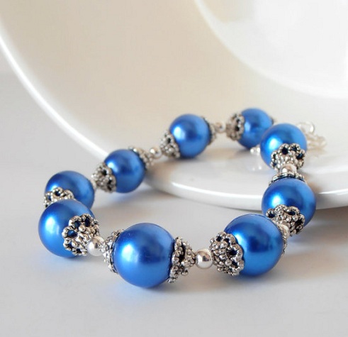 Pulsera de perlas azules