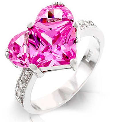 Grande anello di diamanti a cuore rosa