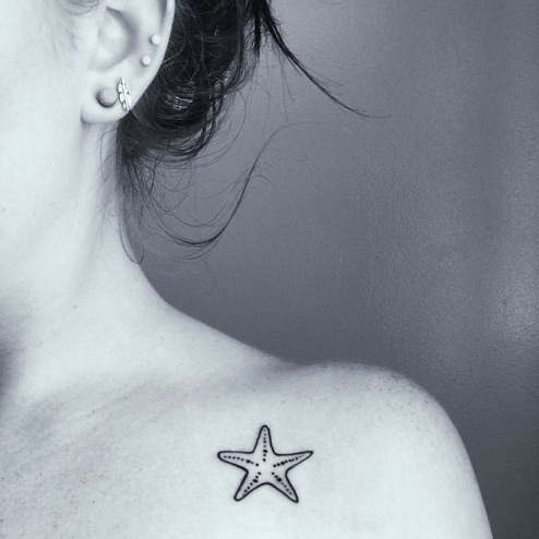 Delicado tatuaje de estrella de mar