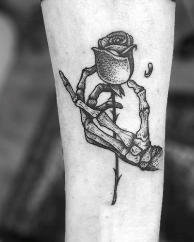 Scheletro con Rose Tattoo