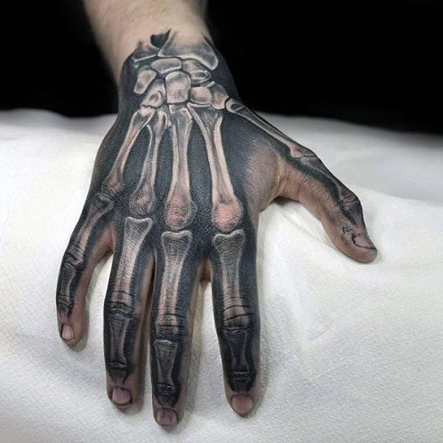 Tatuaggio a mano di scheletro