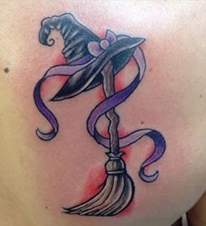 Maravilloso diseño de tatuaje de bruja