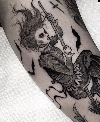 Incredibile disegno del tatuaggio della strega