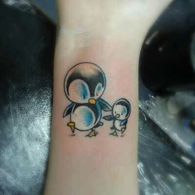 Tatuaggio pinguino in erba