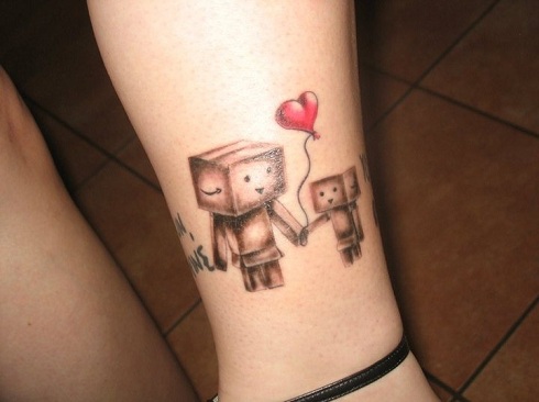Disegno del tatuaggio del robot familiare