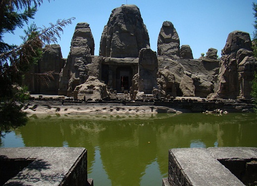 Tempio scavato nella roccia di Masroor a Masroor