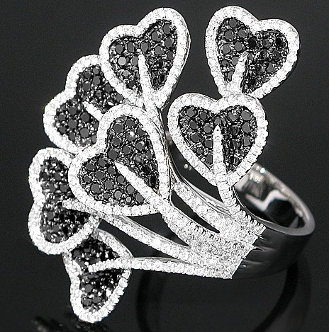 Ultimo anello di diamanti con velo cuore di design