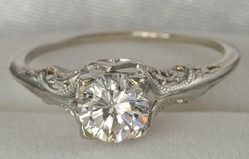compromiso-antiguo-sin-anillo-de-diamantes