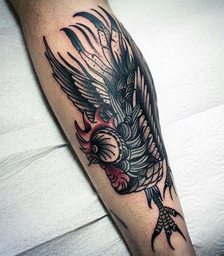 Disegno del tatuaggio del gallo ondeggiante