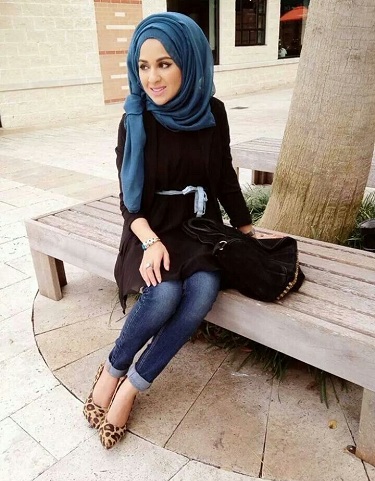 Stile Hijab con spille laterali per la scuola