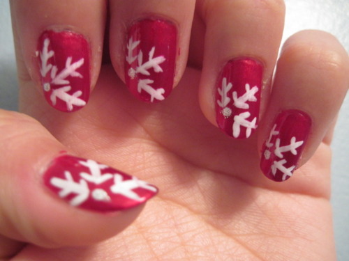 Nail art con fiocchi di neve semplici