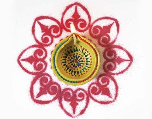 Diseños hindúes de Rangoli: el diseño rojo y blanco de Rangoli