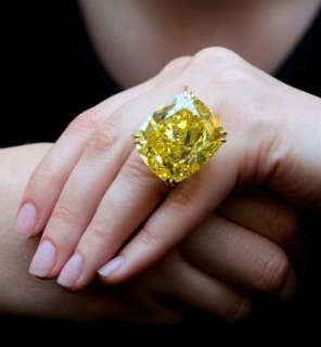 Anillo de diamante grande de diamante amarillo raro