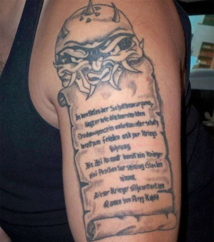 Tatuaggi con scorrimento immagine sul braccio