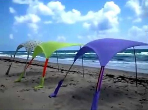 Robusto ombrellone da spiaggia antivento