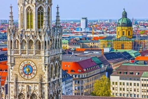 יעדים נבחרים בספטמבר מגדל הכנסייה Frauenkirche Marienplatz נוף פנורמי על מינכן