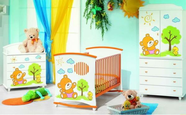 חדר תינוקות-עיצוב-קישוט-רעיונות-צבעוניים-פרחים-ירוקים