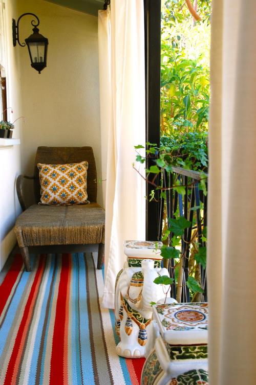 רעיונות למרפסת עיצוב מרפסת קטנה שטיח ישן שטיחים צבעוניים
