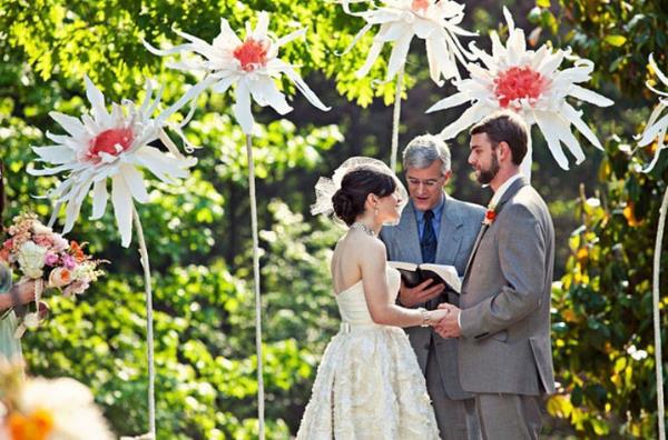 חתונות DIY רעיונות לקישוט גדול פרחים דשא