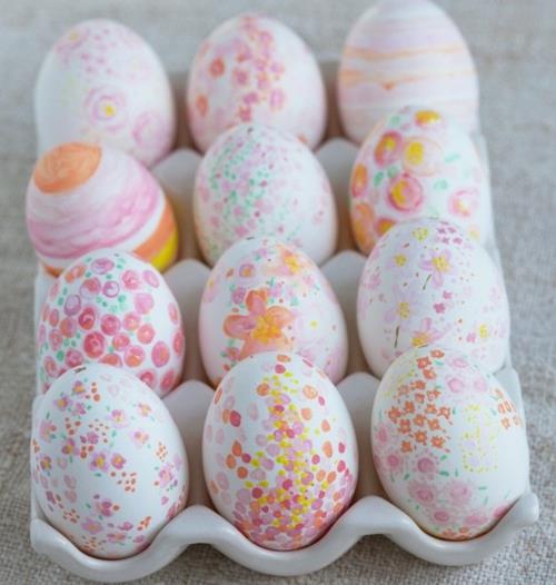 רעיונות קישוט לקישוטי חג הפסחא ביצי פסחא גוונים בהירים של אריזות ביצים