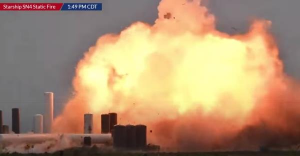 אב טיפוס הרקטות מסוג ספינת X של SpaceX מתפוצץ במהלך ניסוי פיצוץ כדור אש בניסוי הרקטות בטקסס