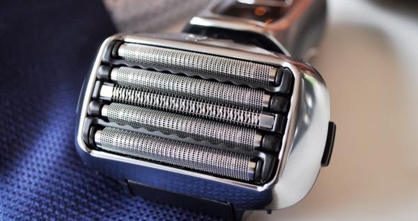 מכונת הגילוח החשמלית הטובה ביותר - מה שכדאי לדעת לפני רכישת מכונת גילוח לסכל עם להבים רבים