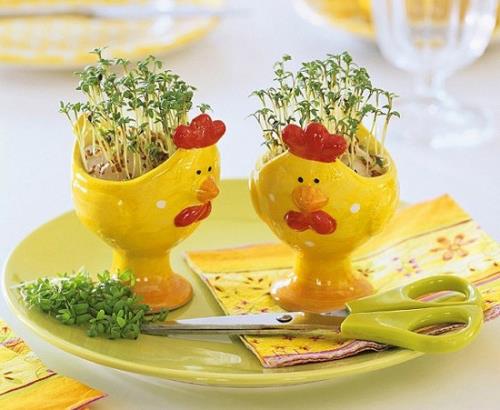 מעמד מחזיקי ביצים למלאכות חג הפסחא בצבע צהוב