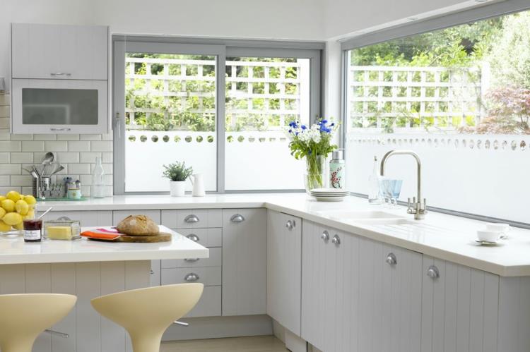 רעיונות לקישוט חלון עציצים למטבח לבנים בהירים נקיים