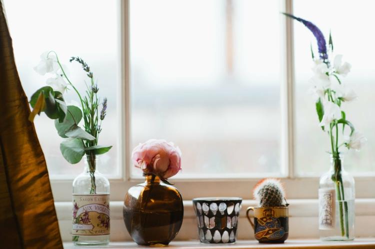 רעיונות לקישוט חלון צמחי בית מטבח ואגרטלי קישוט לפרחי חתך יפים