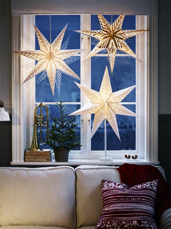 עיטורי חלון לכוכבים בוהקים בחג המולד