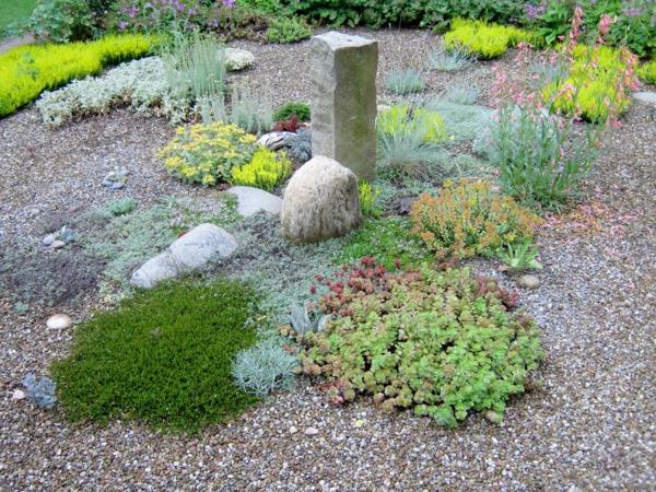 עיצוב צמחים עמיד בפני מזג אוויר עם חצץ ואבנים