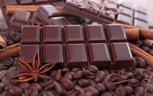 מזון בריא שוקולד מריר לאניני טעם טוב למוח ולנשמה