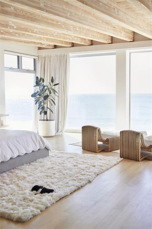 קירות זכוכית בחדר השינה נוף נפלא של הים תחושת הבהירות של הקלילות בחדר השינה
