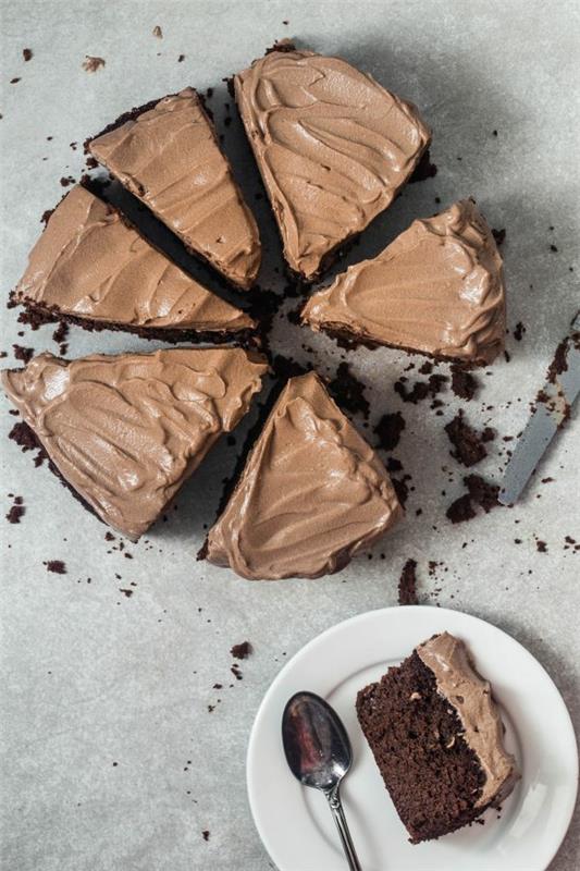 אפיית עוגת שוקולד ללא גלוטן עוגת פסחא עם ציפוי שוקולד