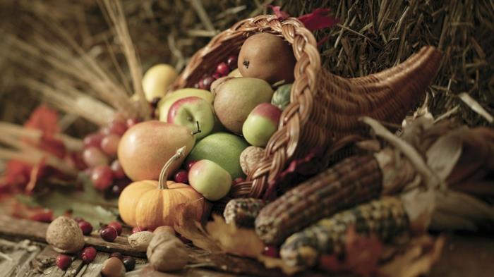 אלים פגאניים ותפוחי חג הקציר