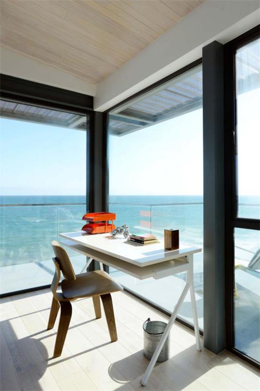 הקמת משרד ביתי ימי ממש על החוף, נוף נפלא, עיצוב מינימליסטי