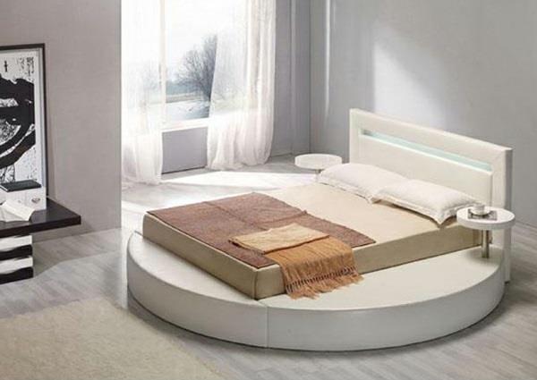 מיטה עגולה עם מיטה עגולה, רעיון לפלטפורמה ליד המיטה