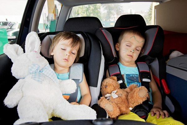 טיול קצר עם ילדים טיפים טיולי רכב עם ילדים ישנים