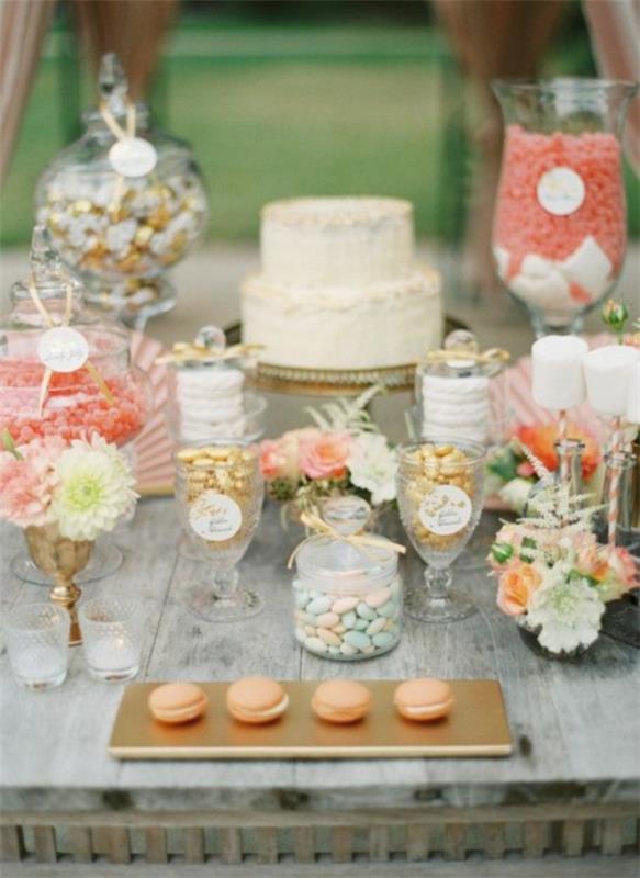 עיטורי שולחן קישוט לחתונה בצבע שמנת ואפרסק