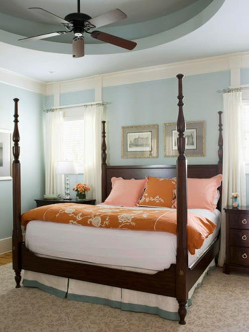 צבע קיר מודרני למיטת אפיריון כחולה בחדר השינה הביתי