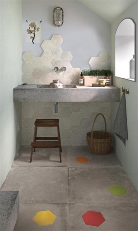 כיור מאבן טבעית בחדר האמבטיה בעליית הגג
