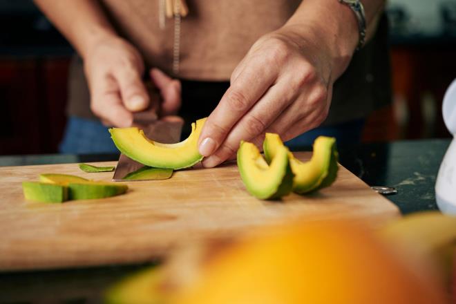 לאכול פירות לרדת במשקל בריא אבוקדו מכיל שומנים בריאים מפסיק כל חשק למזון