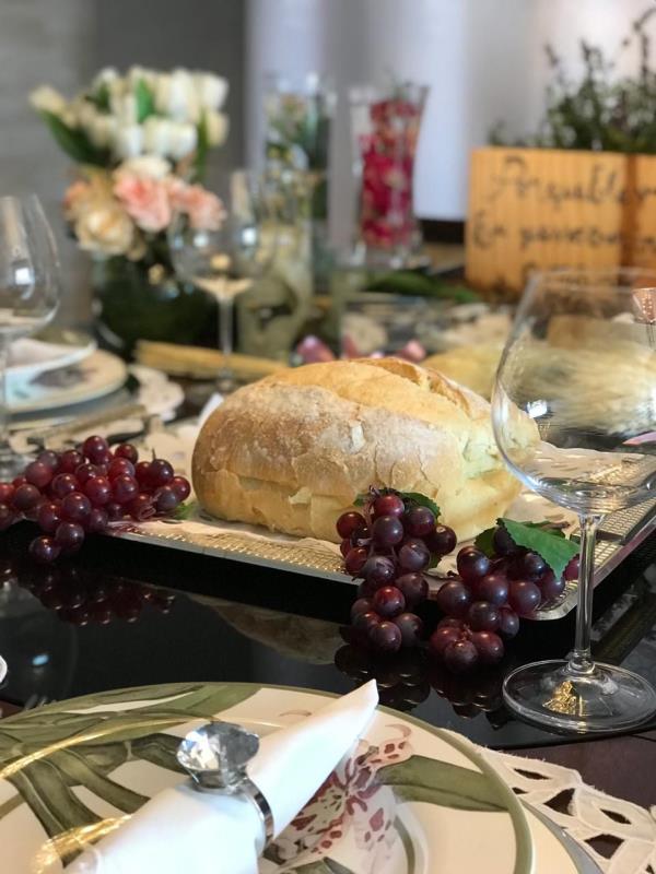 קישוטי שולחן חג הפסחא רעיונות ליין ולחם