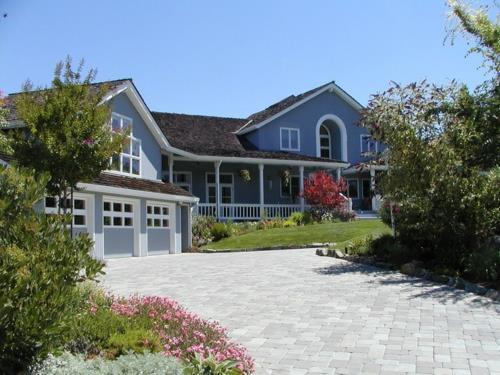 טיפים מקצועיים לשיפוץ הבית כניסה חיצונית גינה מכירות בתים