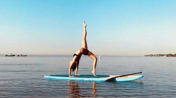 SUP טיפים ליוגה תרגול שיווי משקל ביוגה עם paddleboard