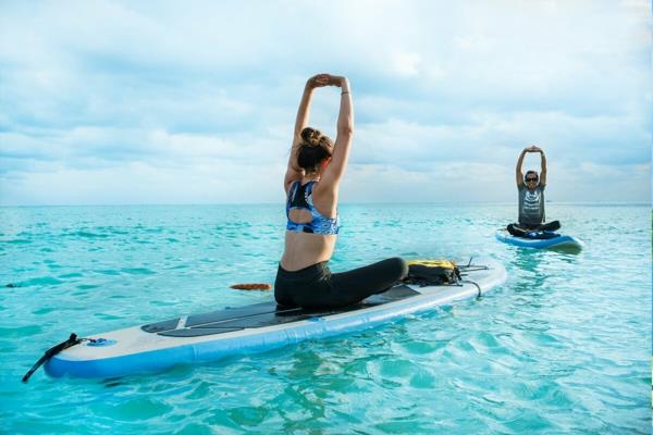 SUP עצות יוגה paddleboard תרגול יוגה מאזן איזון שלווה פנימית