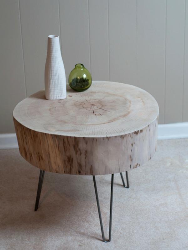 שולחן עשוי גזע עץ מלא