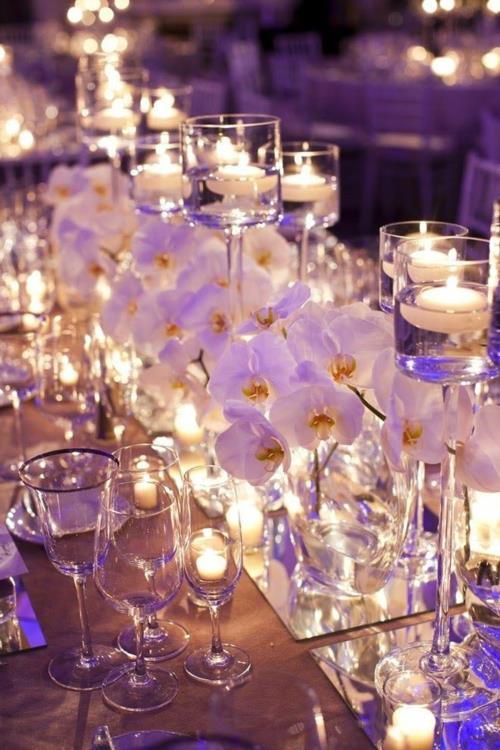 עיטור שולחן עם נרות סחלב פרחי סחלב לבנים